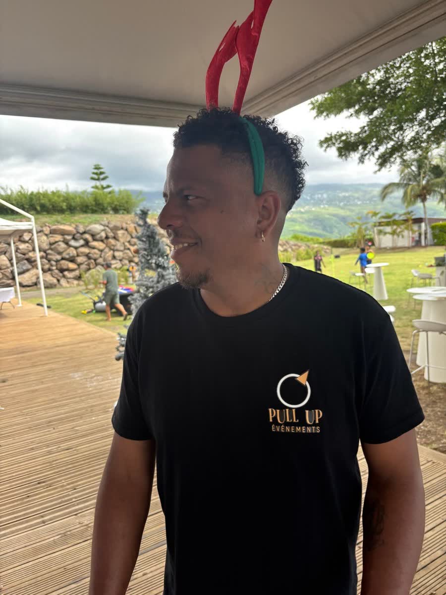 Titi, humoriste réunionnais et animateur des team buildings Pull Up Événements