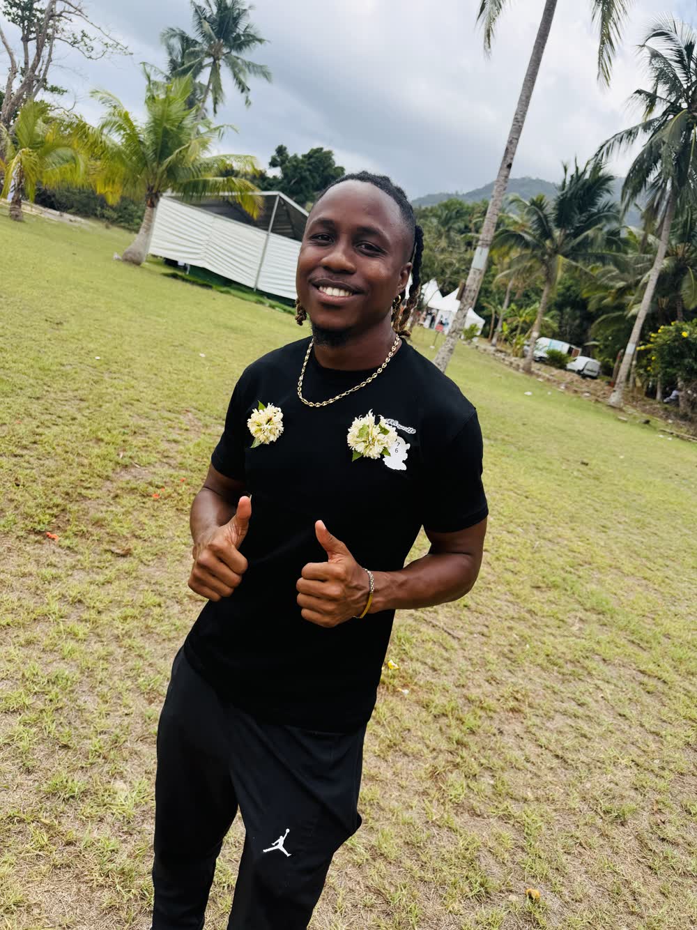 Ton Cousin Kébé sur le site du team building de la CSSM à Mayotte