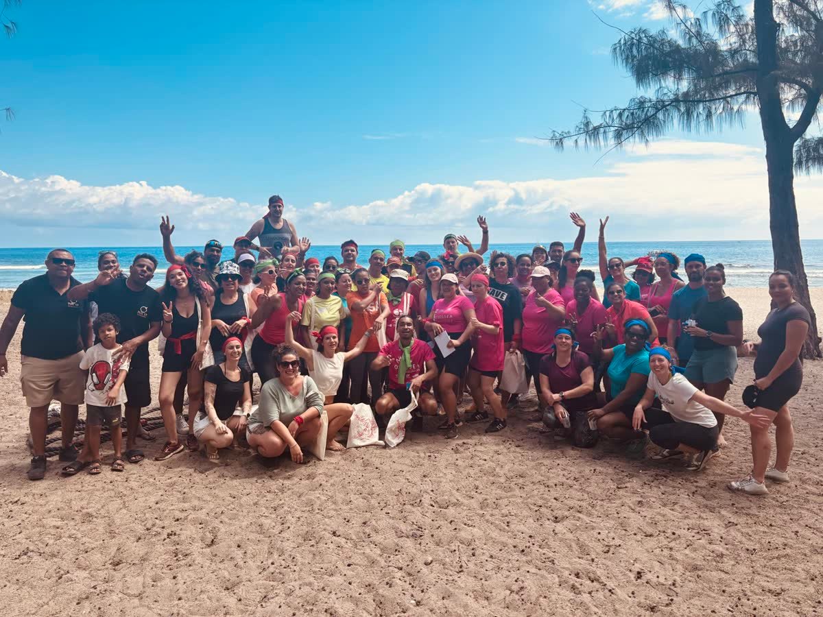 Des dizaines de participants lors d'un team building grand format à La Réunion