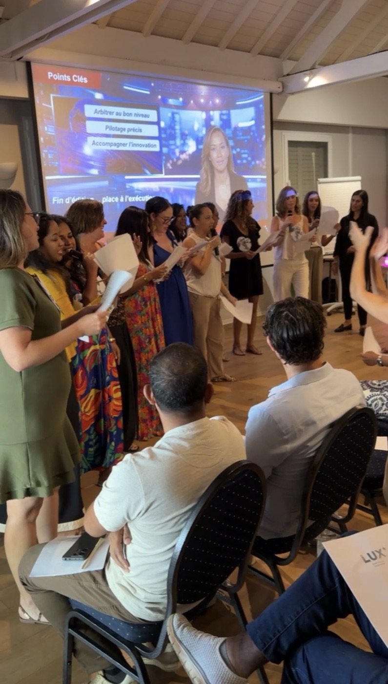 Moment de reconnaissance et mise à l'honneur des équipes lors d'un séminaire d'entreprise à La Réunion