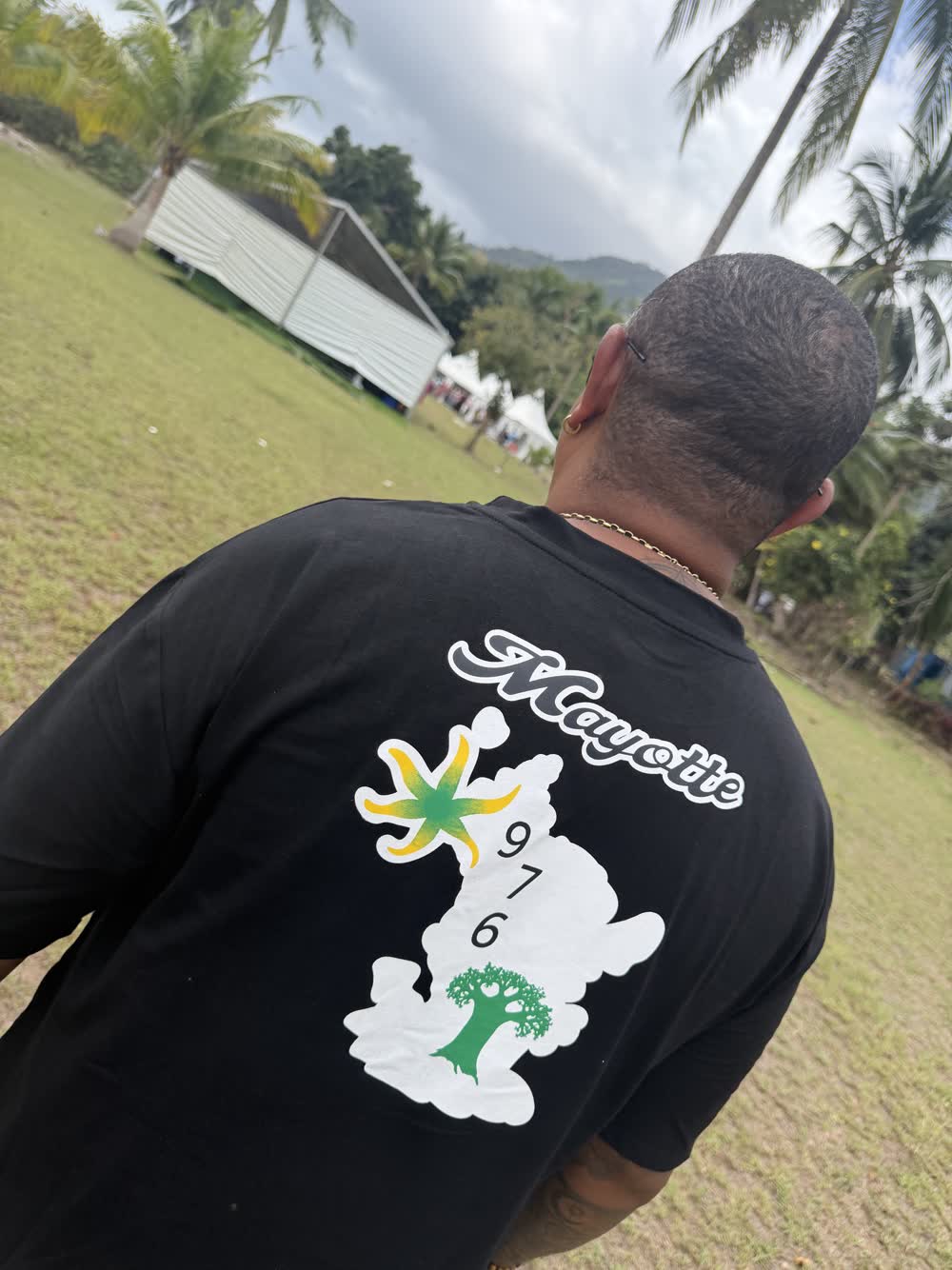 Tee-shirt Mayotte 976 porté par l'équipe d'animation Pull Up Événements lors du team building